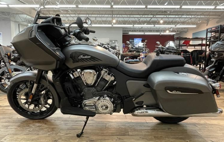 New! 2024 Indian Challenger, Store Display, Nunca Vendida.