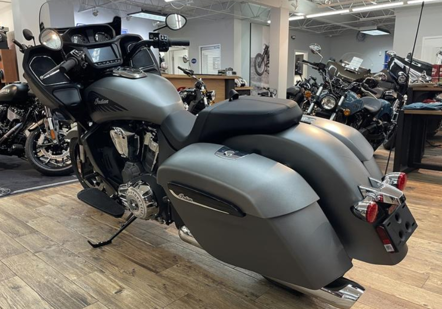 New! 2024 Indian Challenger, Store Display, Nunca Vendida.