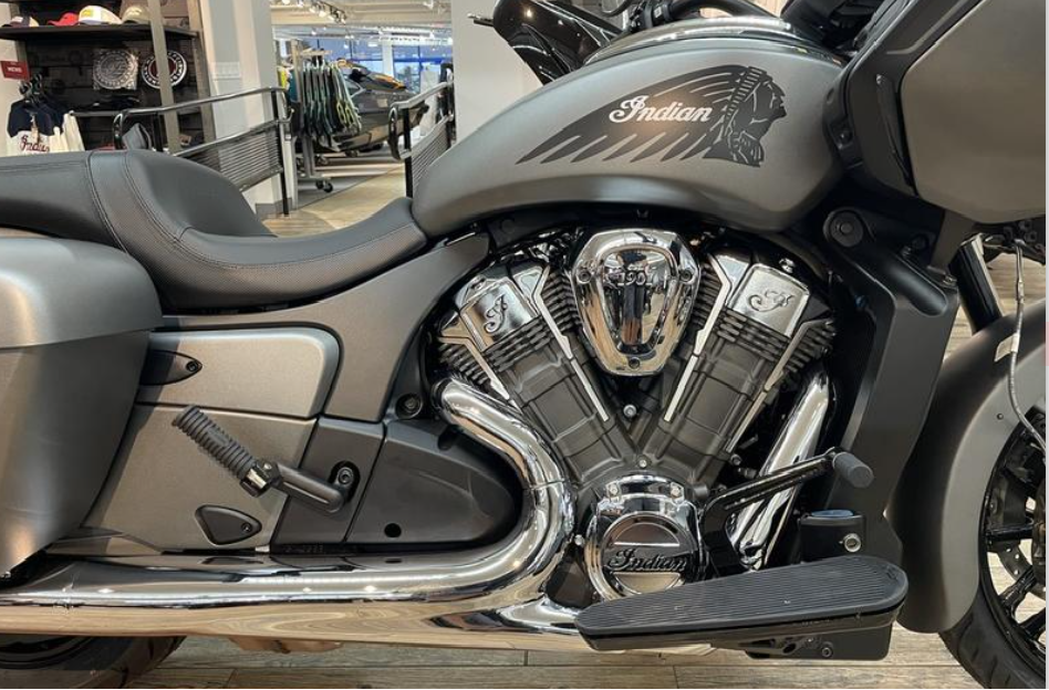 New! 2024 Indian Challenger, Store Display, Nunca Vendida.