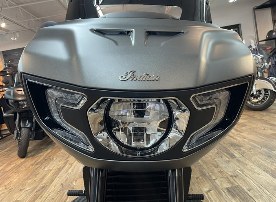 New! 2024 Indian Challenger, Store Display, Nunca Vendida.