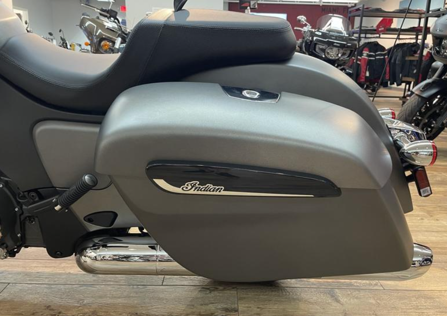 New! 2024 Indian Challenger, Store Display, Nunca Vendida.