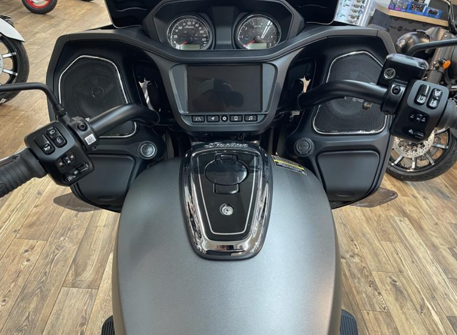 New! 2024 Indian Challenger, Store Display, Nunca Vendida.