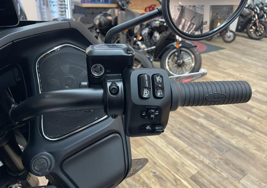 New! 2024 Indian Challenger, Store Display, Nunca Vendida.