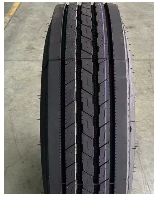 Pneu Truck 295/80R22.5 de 18 Capas Radial, usado nas posições; Direção e treiler.